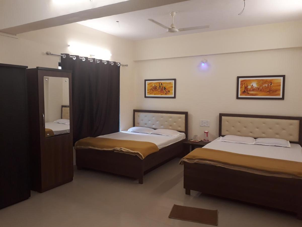 Maharaja Family Guest House Лонавала Экстерьер фото