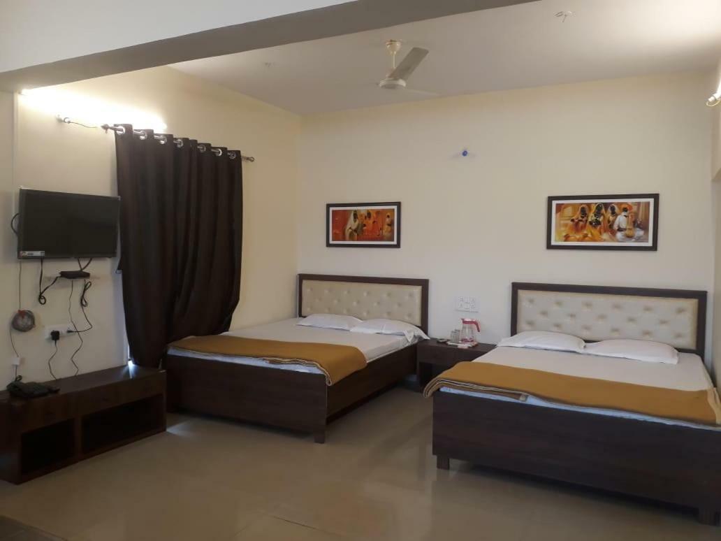 Maharaja Family Guest House Лонавала Экстерьер фото